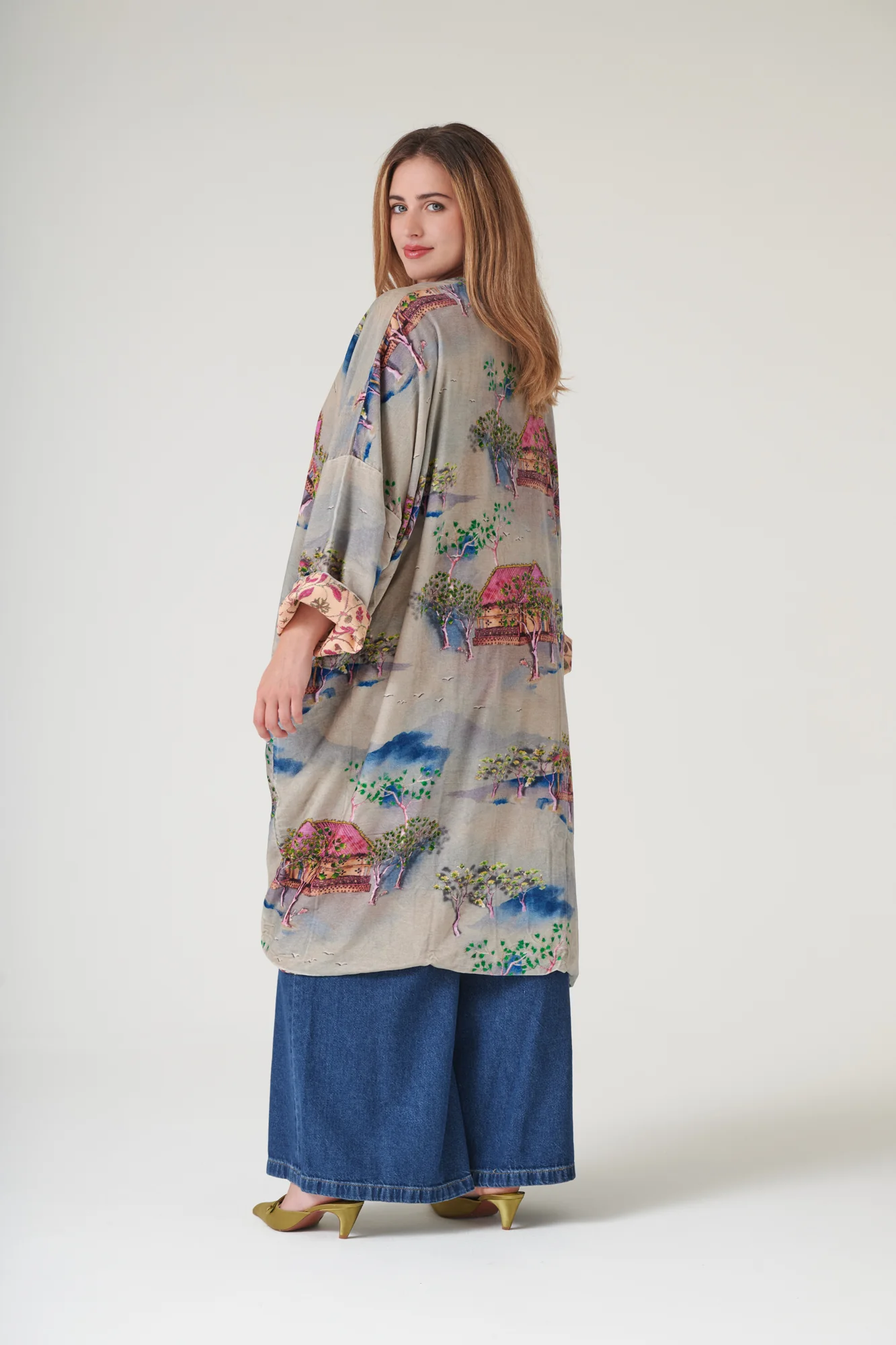 Oriental Landscape Grey Velvet Grande - Image 4