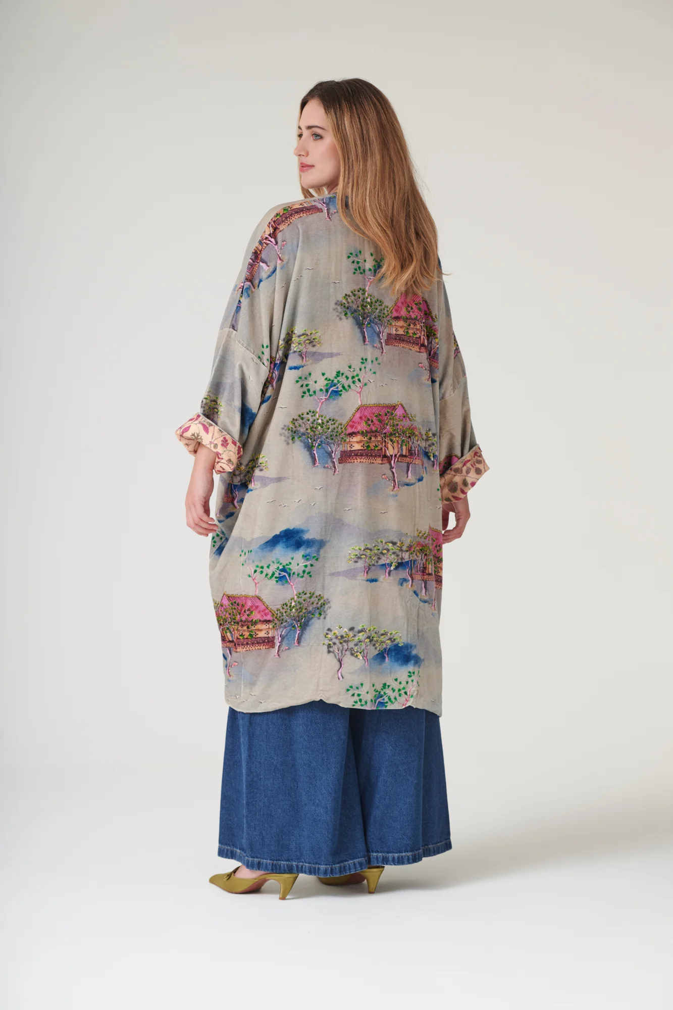 Oriental Landscape Grey Velvet Grande - Image 5